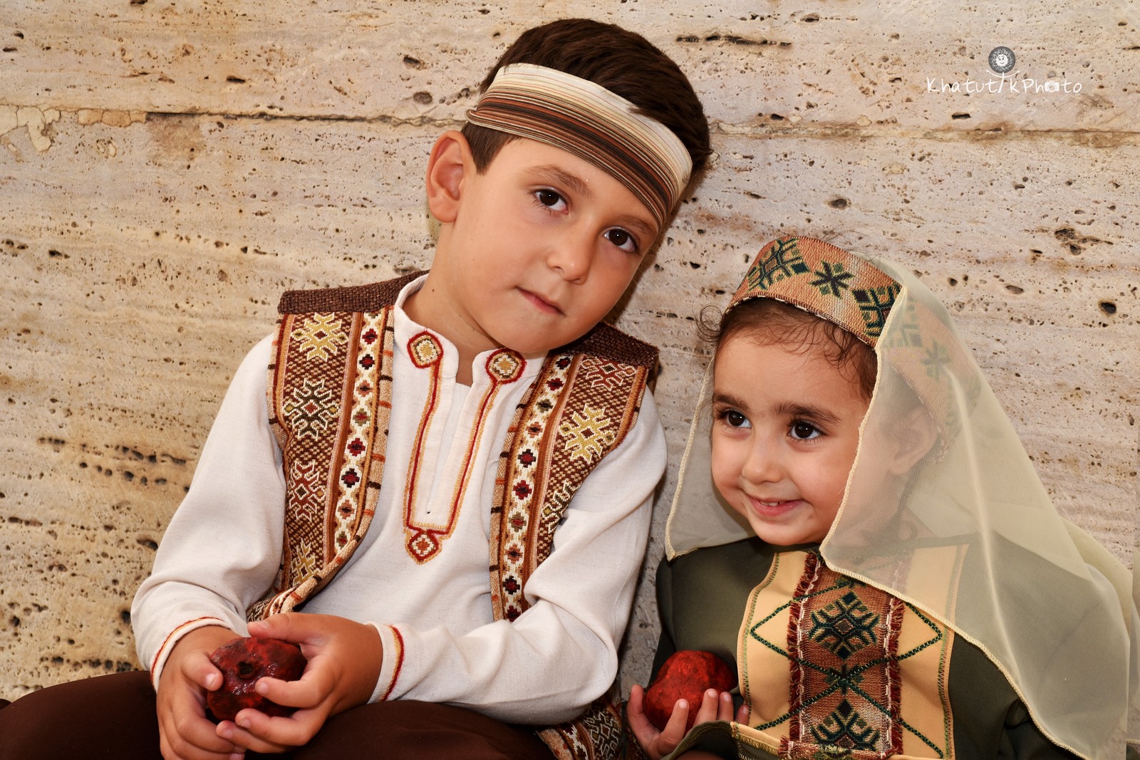 Армянские дети в национальных костюмах