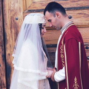Фотосессия в армянских национальных свадебных костюмах